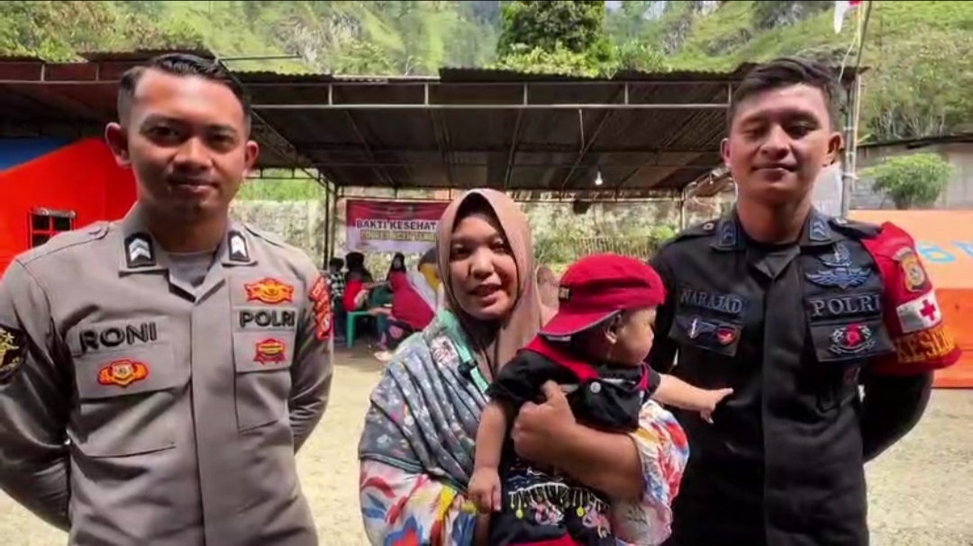 Dari Posko hingga Pintu Rumah, Polri Hadir Pastikan Layanan Kesehatan Warga Terdampak Bencana di Kala Segi Aceh Tengah