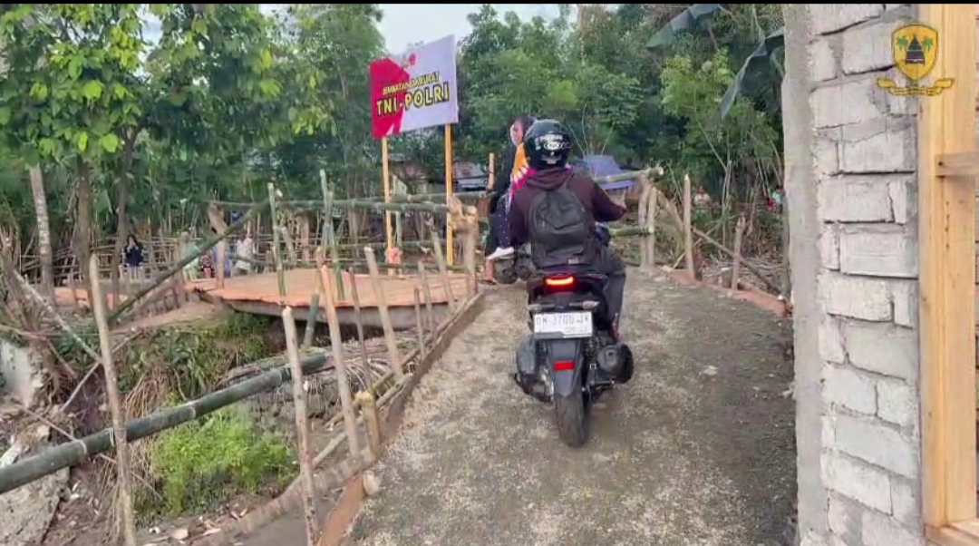 Brimob Polda Sulteng Bangun Jembatan Sementara Penghubung Wani 3–Labuan Kungguma