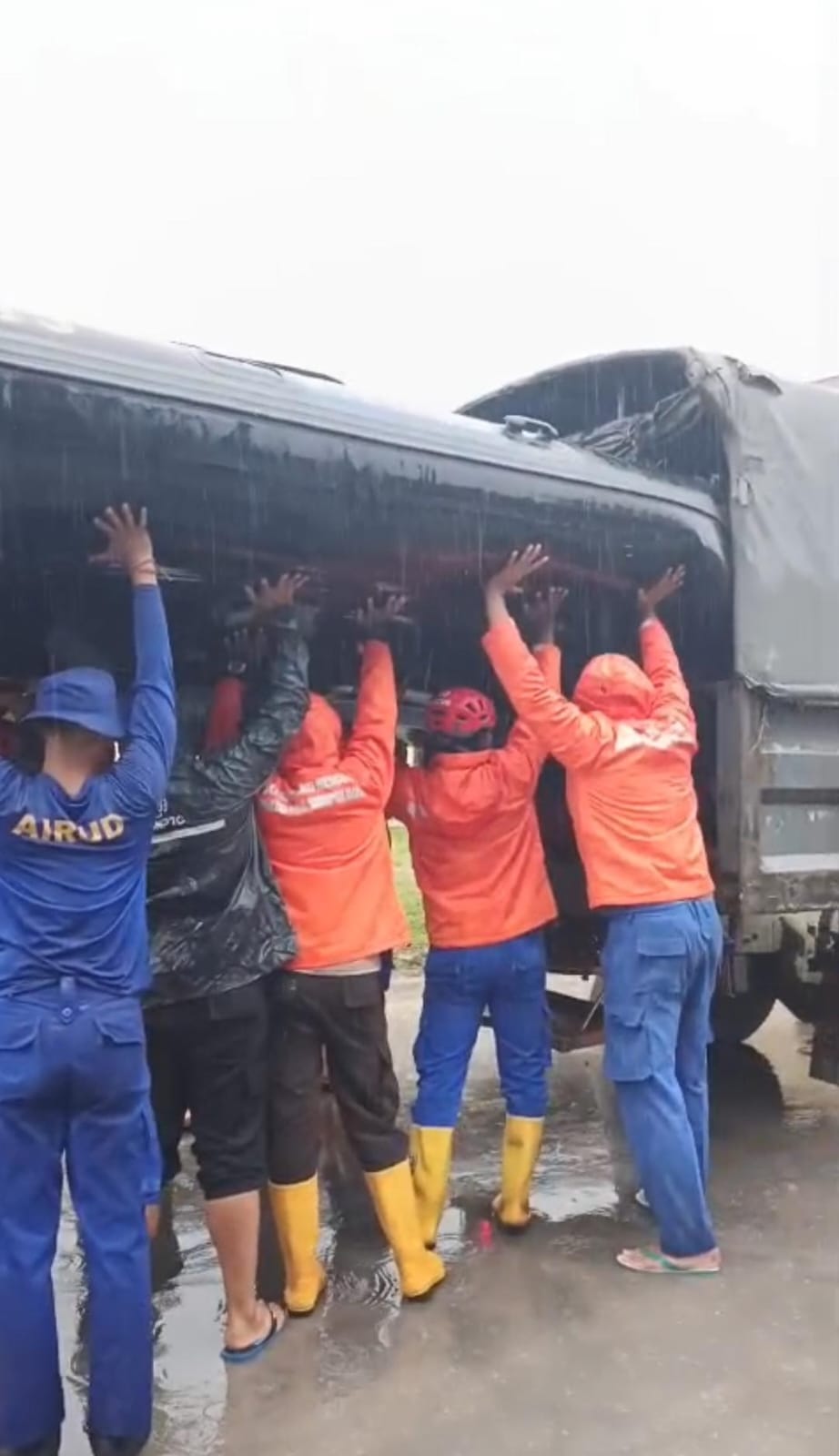 Banjir Susulan di Padang Pariaman, Tim Rescue Korpolairud Evakuasi 250 Warga