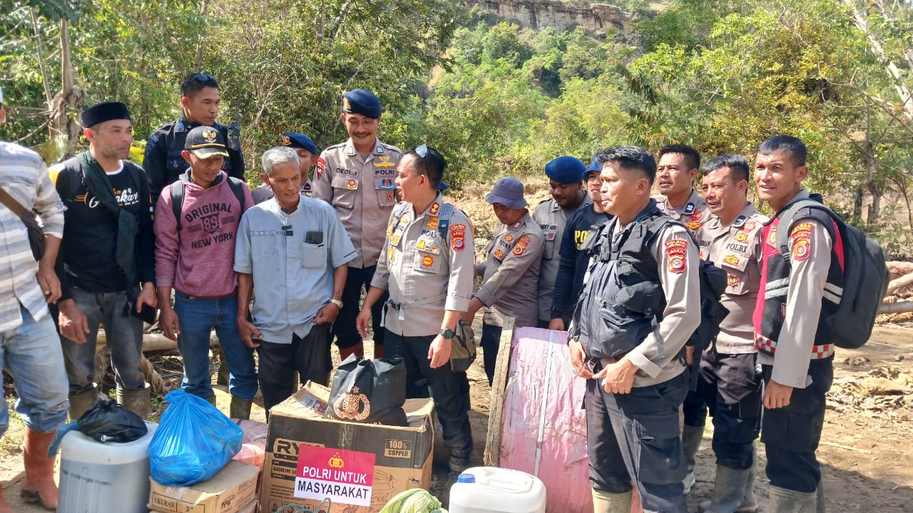 Polres Aceh Tengah Salurkan Bantuan Logistik ke Desa Terisolir di Kecamatan Linge