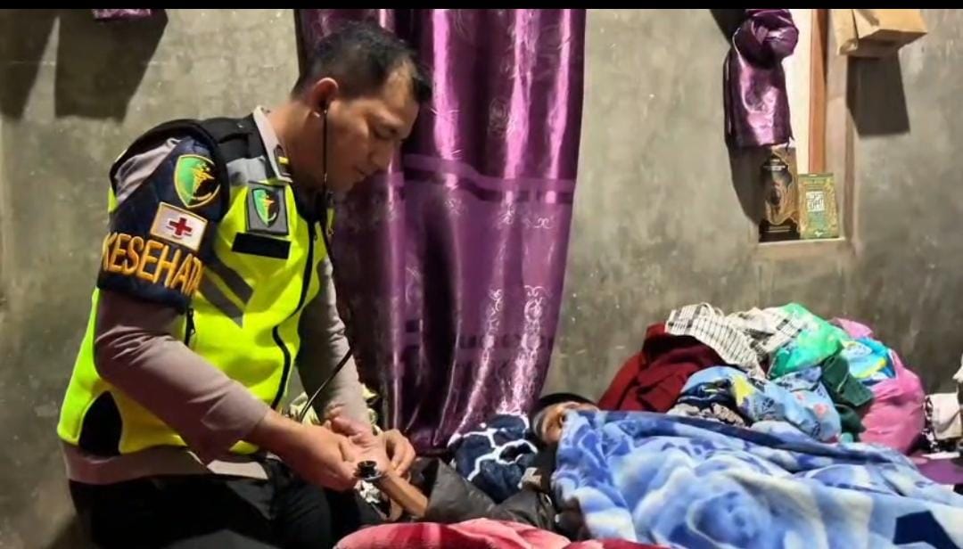 Dari Posko hingga Pintu Rumah, Polri Hadir Pastikan Layanan Kesehatan Warga Terdampak Bencana di Kala Segi Aceh Tengah