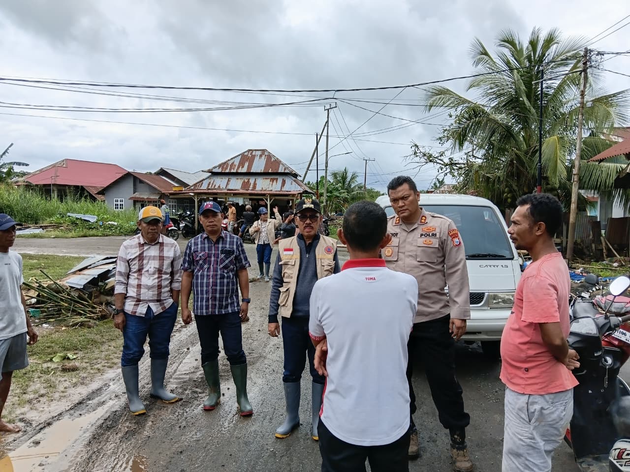 Tiga Kabupaten Terdampak Hidrometeorologi, Polri Bergerak Cepat Lakukan Penyelamatan dan Pemenuhan Kebutuhan Pengungsi