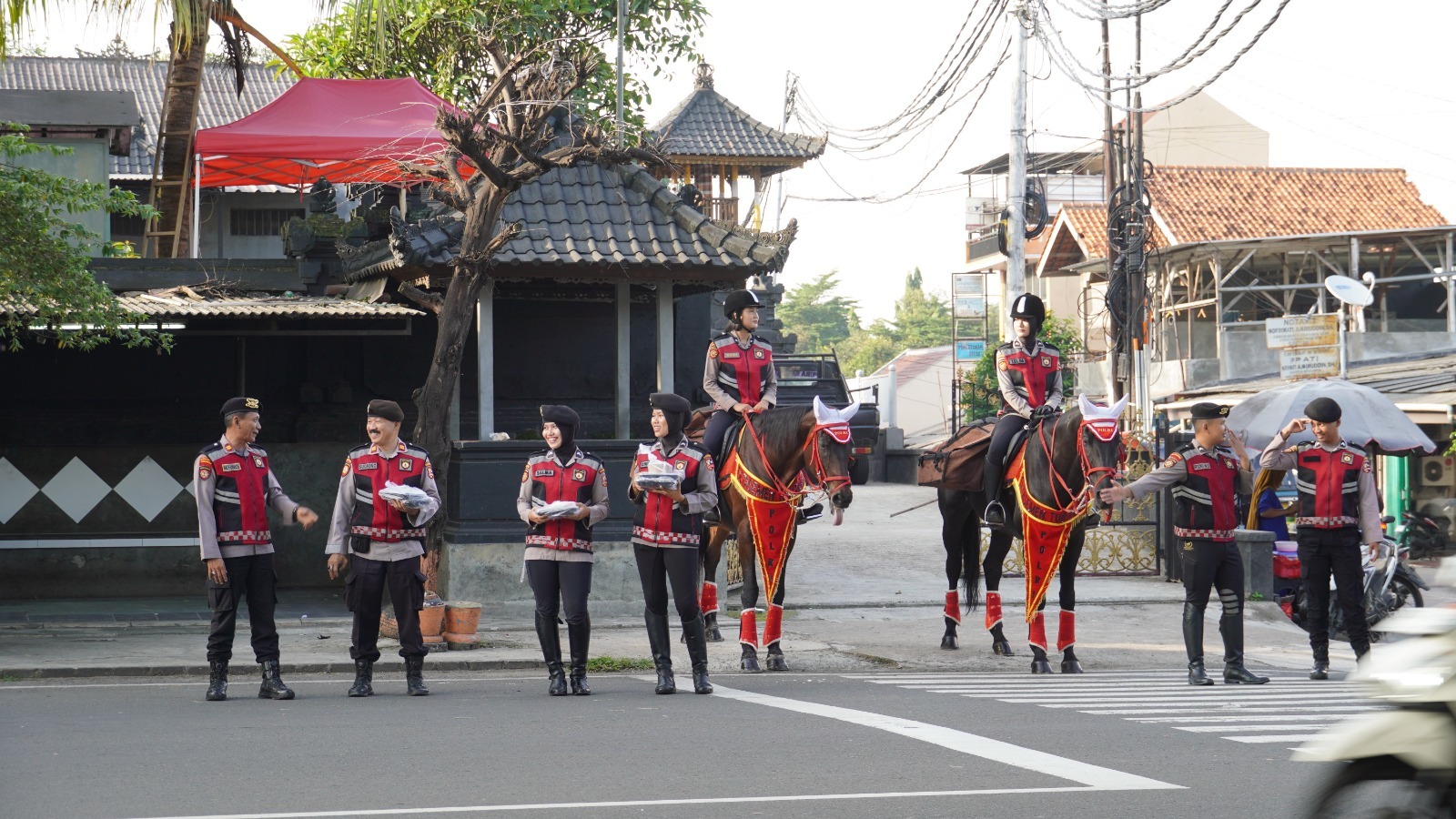 Patroli Jumat Berkah Pasukan Berkuda Ditpolsatwa Polri di Depok