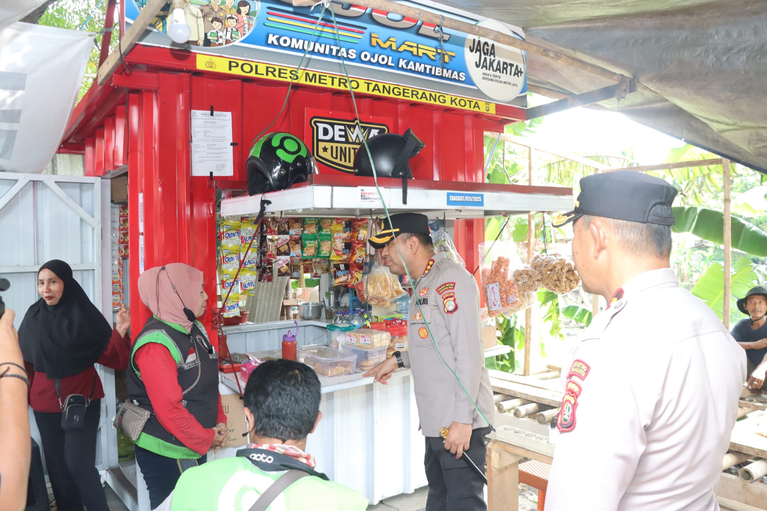 Lewat Program Jaga Jakarta, Kapolres Metro Tangerang Kota Berbagi Sembako kepada Pengemudi Ojol