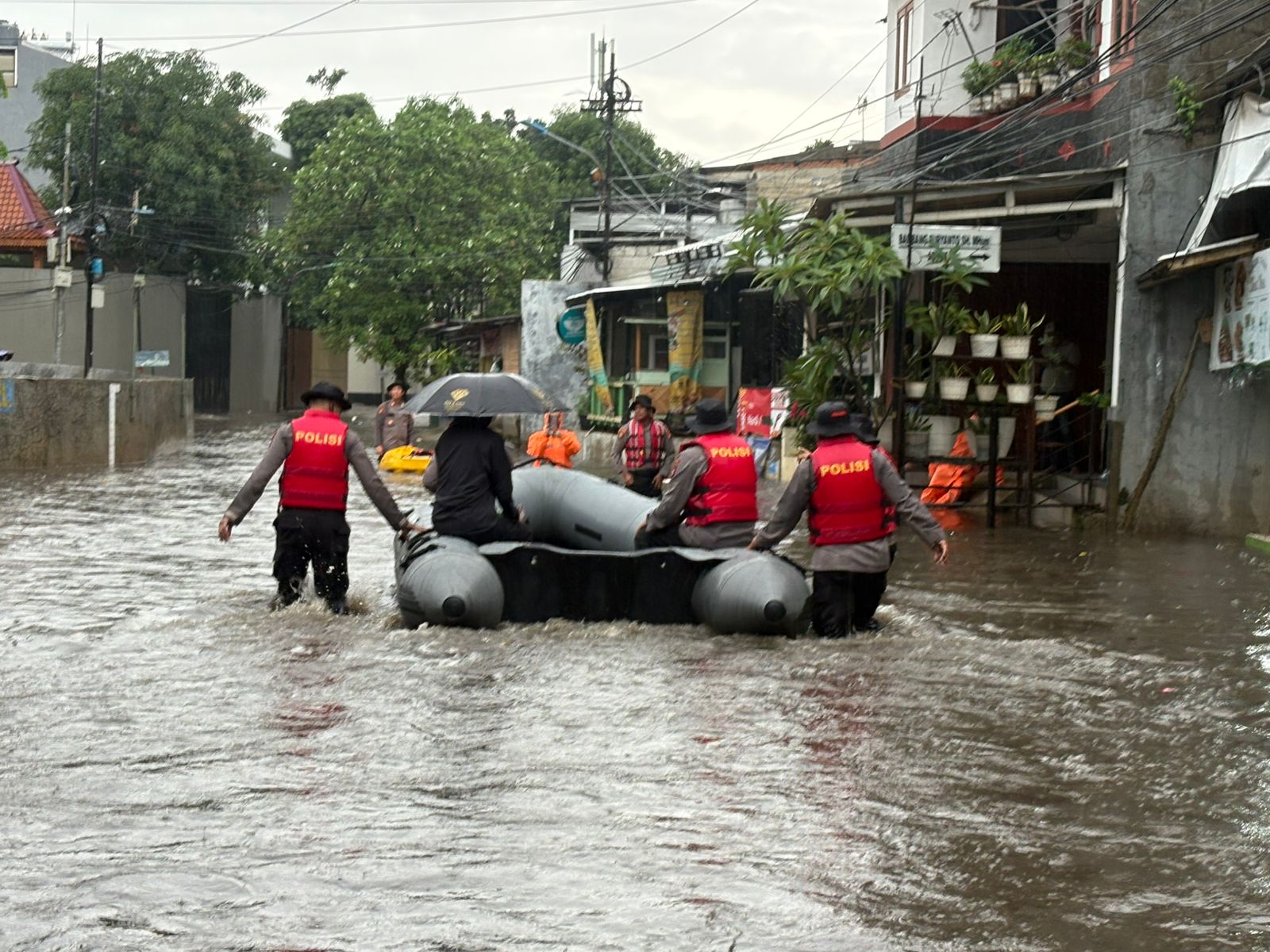 Patroli Antisipasi Banjir Di Wilayah Jakarta ” Sie Pammat Direktorat Samapta Polda Metro Jaya “