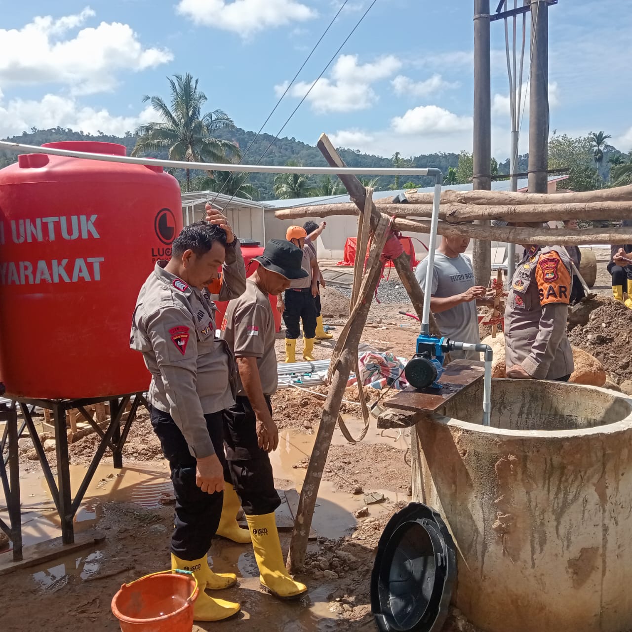 Polres Padang Pariaman Gencarkan Pembangunan Sumur Cincin di Hunian Sementara Warga Anduriang