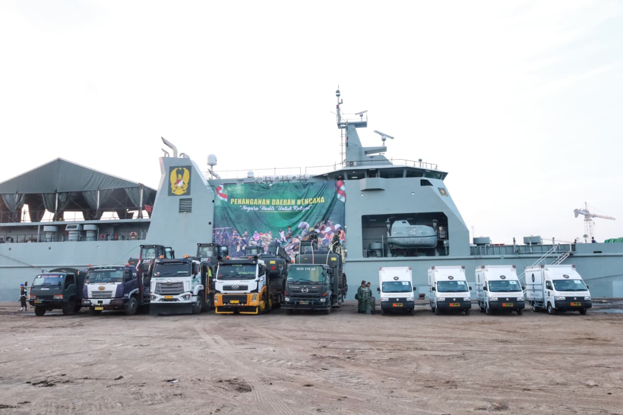 Almatzi Bantuan Kasad untuk Penanganan Bencana Sumut Tiba di Pelabuhan Belawan