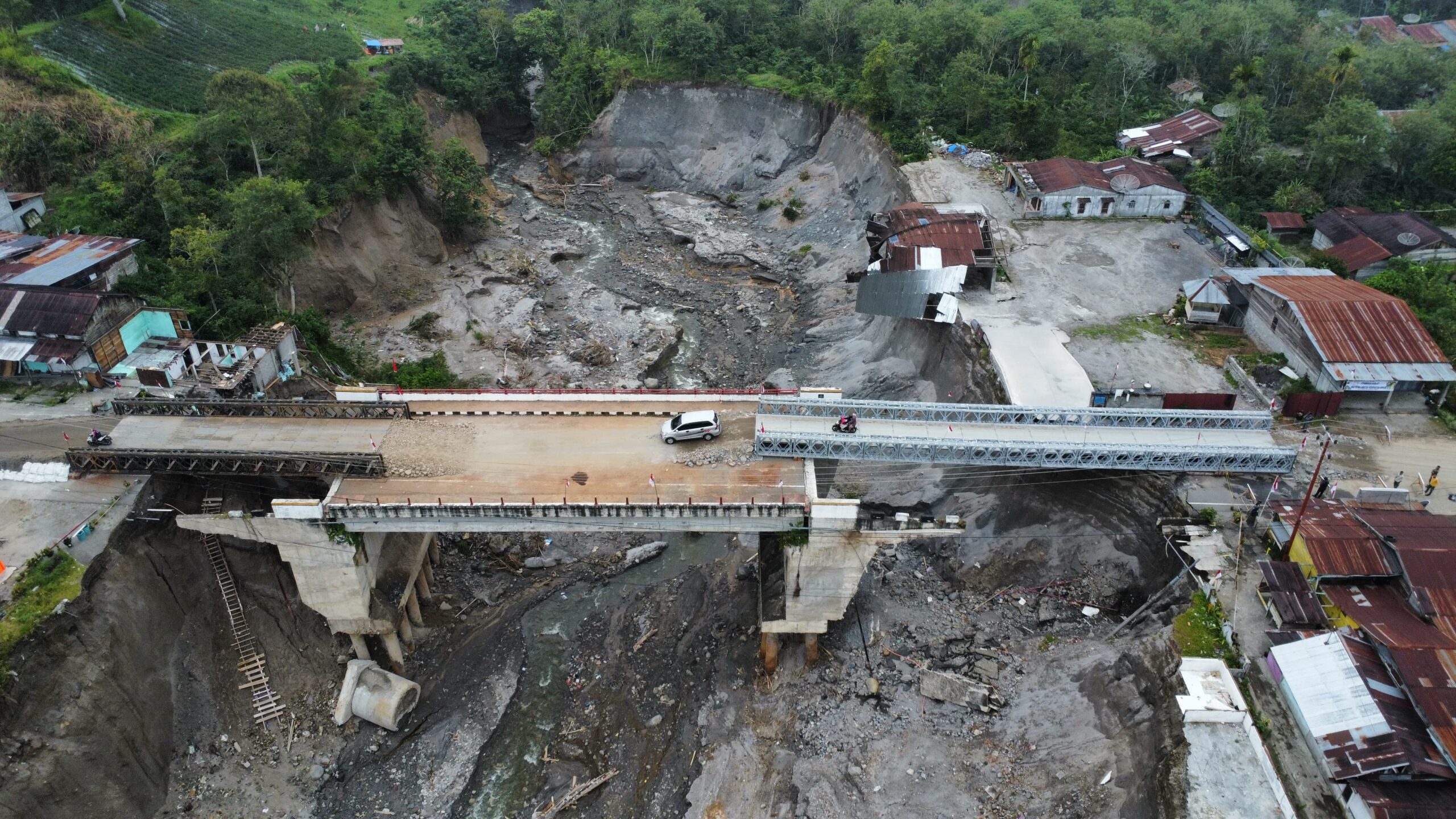 TNI AD Terus Hadir, Dua Jembatan Bailey di Bener Meriah Rampung