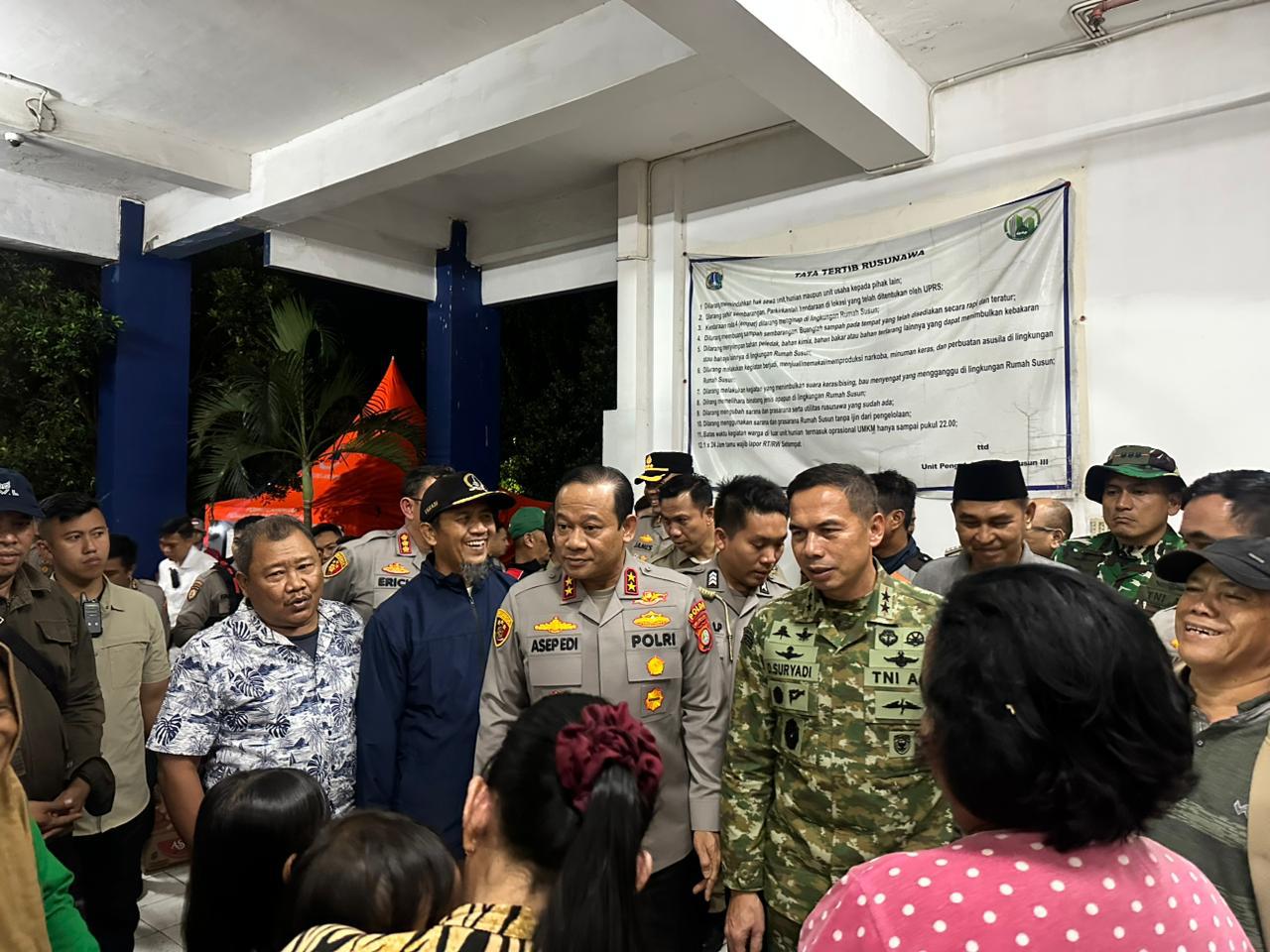 DIREKTORAT SAMAPTA POLDA METRO JAYA GELAR AKSI KEMANUSIAAN UNTUK KORBAN BANJIR DI JAKARTA UTARA