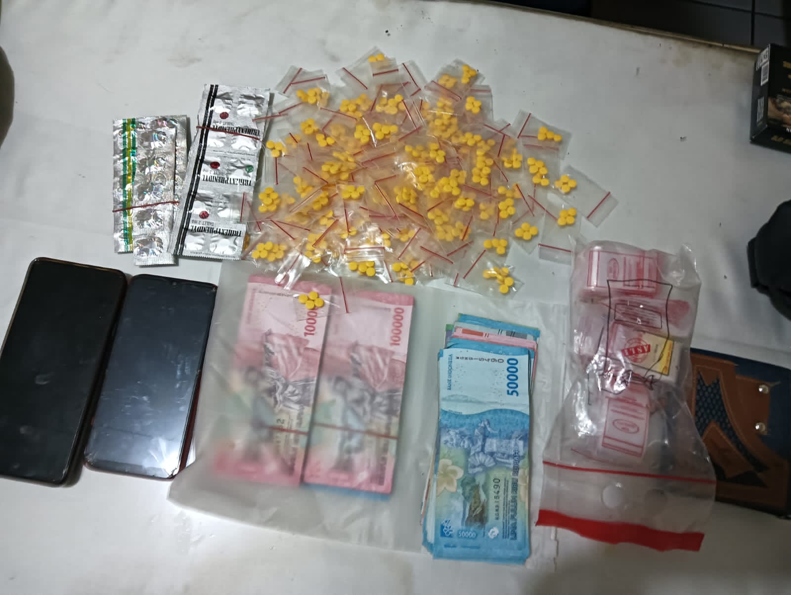 Polisi Sita Eximer, Tramadol Dan Trinek Senilai Rp18 Juta Dari Rumah Kontrakan