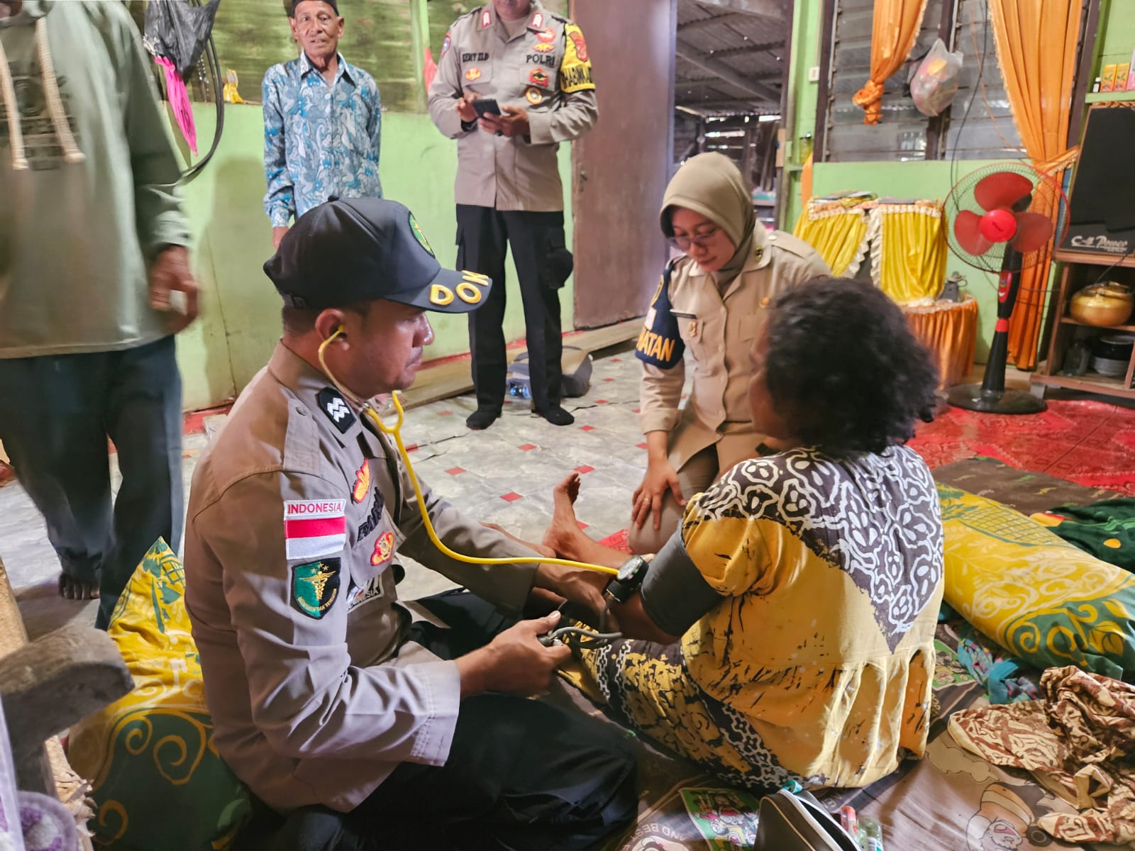Polri Hadir Menyentuh dari Pintu ke Pintu: Layanan Kesehatan dan Home Visit Ringankan Derita Warga Terdampak Banjir Aceh Tamiang