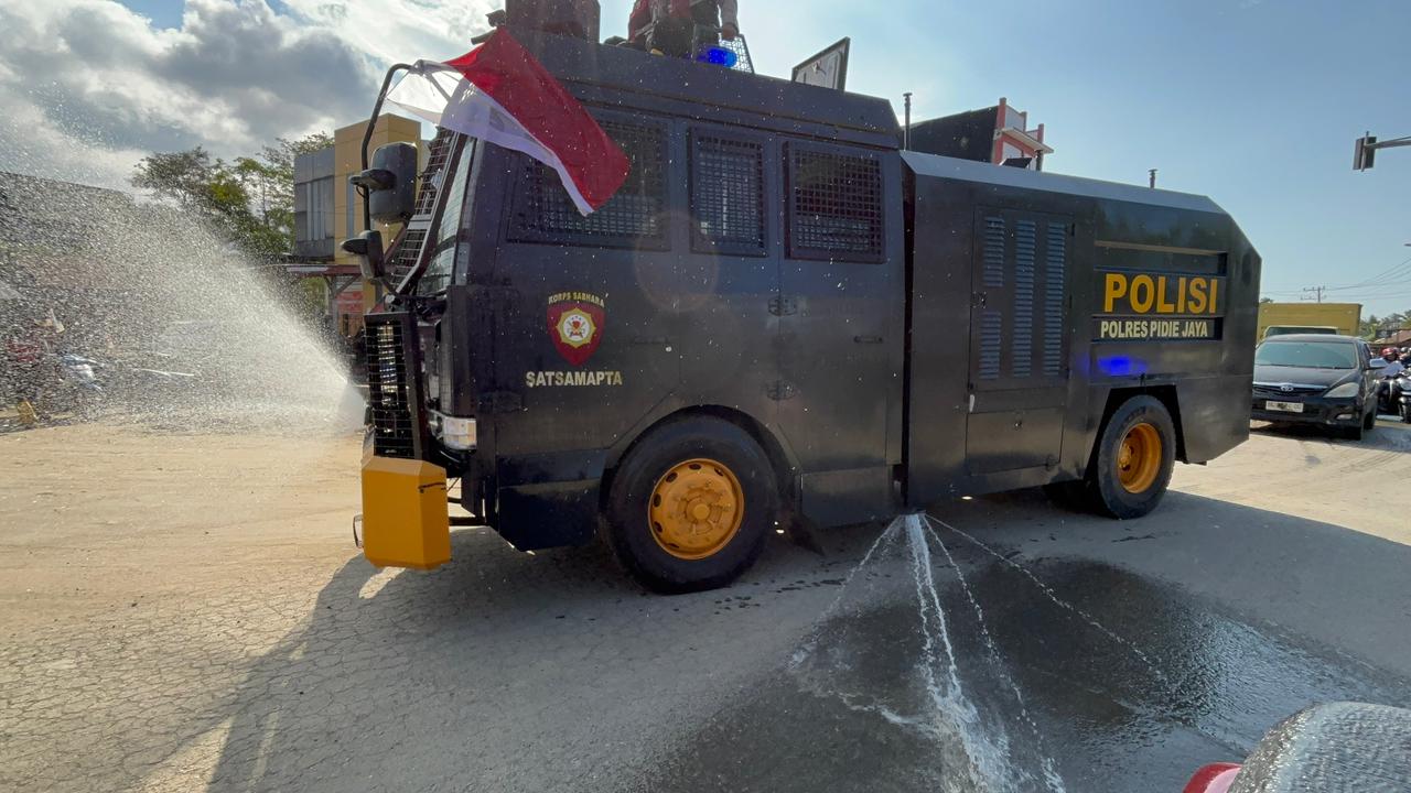 Aksi Humanis Polres Pidie Jaya Tuai Apresiasi Warga, Debu Pascabanjir Berhasil Dikendalikan