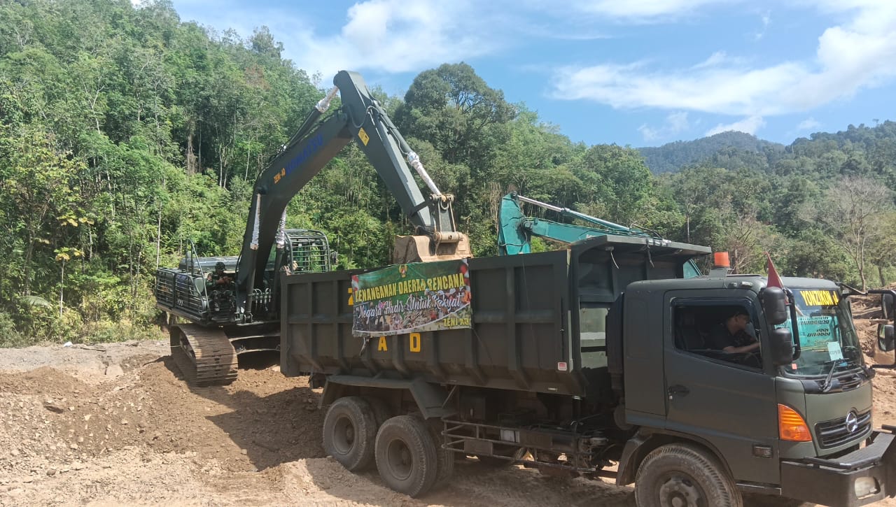 Maksimalkan Alat Berat, TNI AD Normalisasi GKPI Hutanabolon Pascabanjir