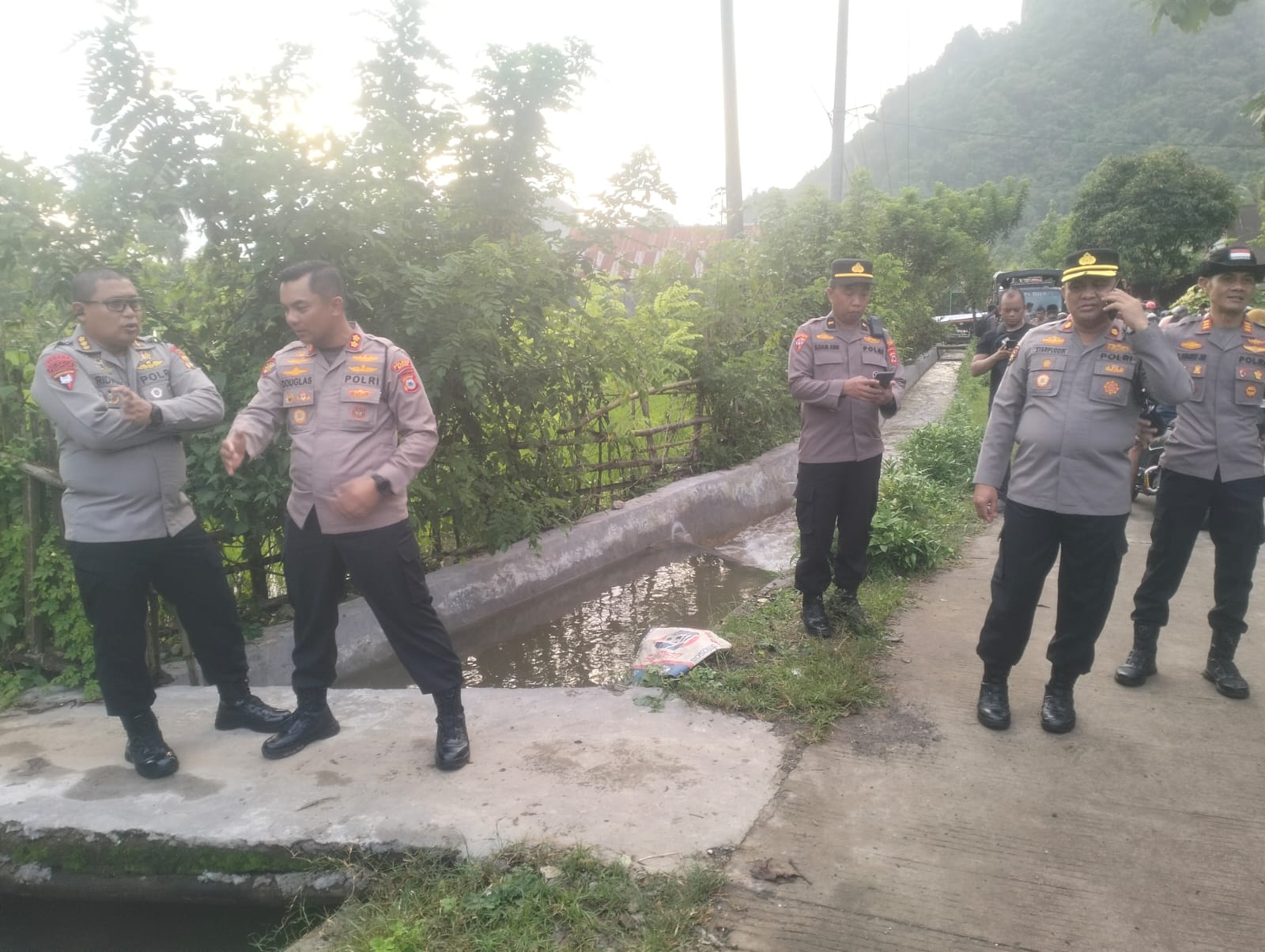 Tim SAR Gabungan Ditsamapta Polda Sulsel dan Basarnas Kerahkan Personel Cari Pesawat ATR 400 yang Hilang Kontak di Maros