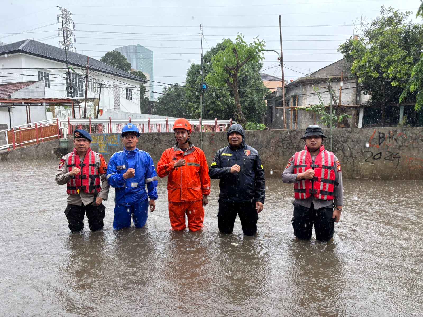 Direktorat Samapta Polda Metro Jaya Intensifkan Patroli Siaga Bencana di Jakarta Timur dan Jakarta Selatan