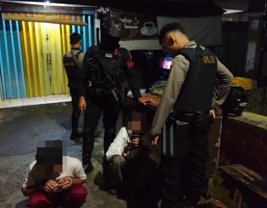 Patroli Gabungan Brimob–Polres Jaktim Sita Sejumlah Sajam, Rencana Tawuran Digagalkan