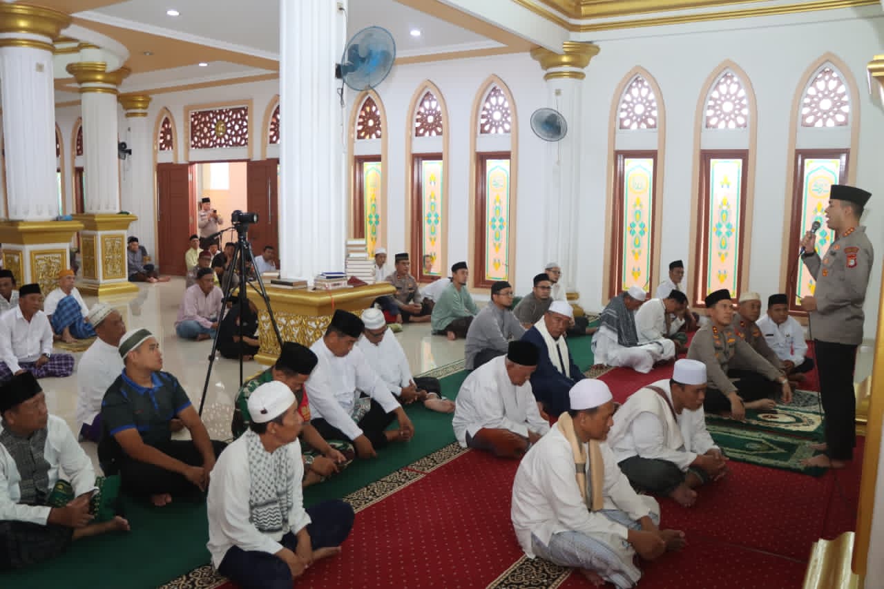 Kapolres Metro Tangerang Kota Gelar Jum’at Keliling dan Jum’at Curhat Di Masjid Jami At-Taqwa Karawaci