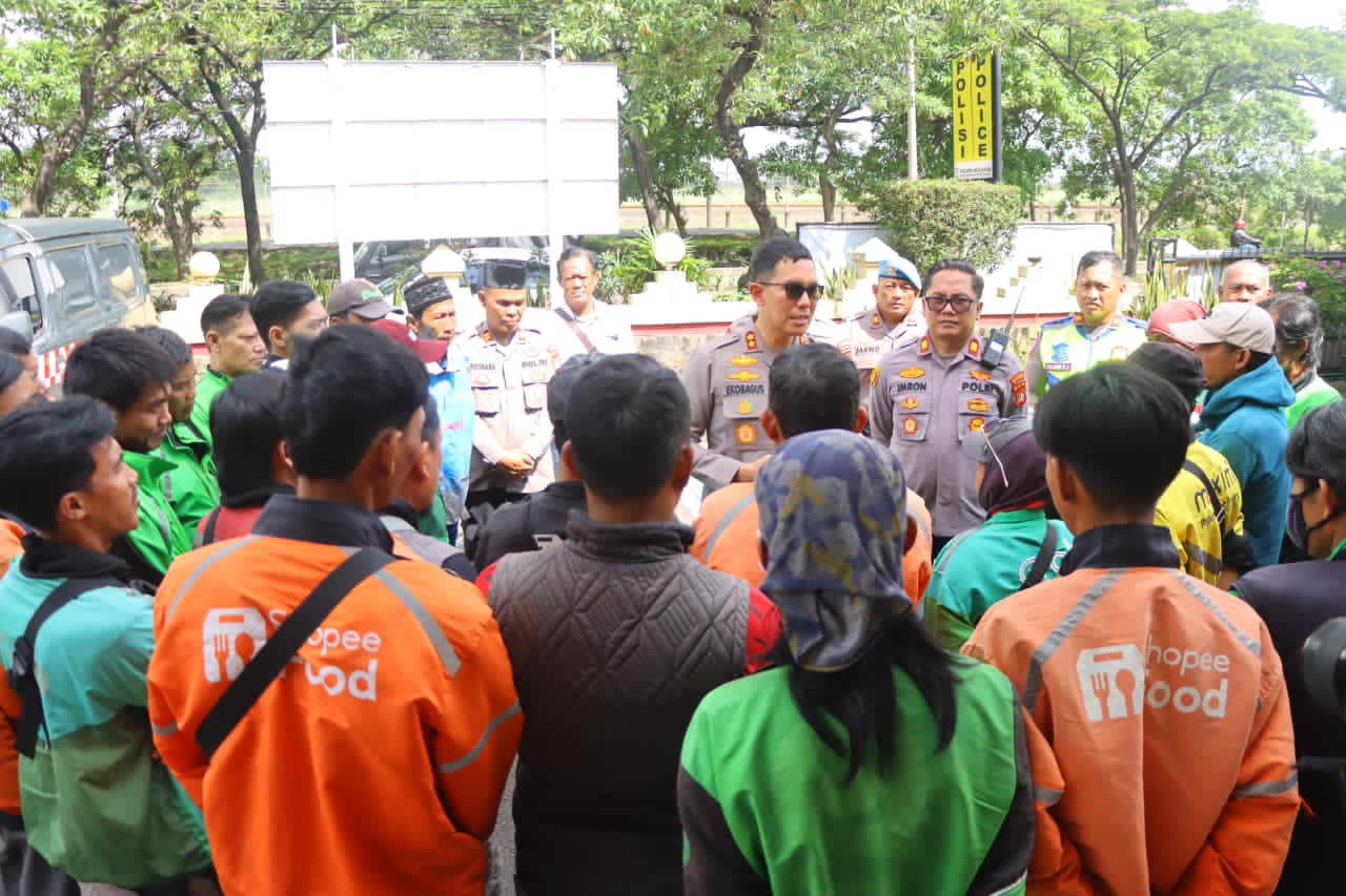 Silaturahmi dengan Driver Ojol, Wakapolres Tangerang Kota Tekankan Keselamatan dan Ketertiban Berlalu Lintas