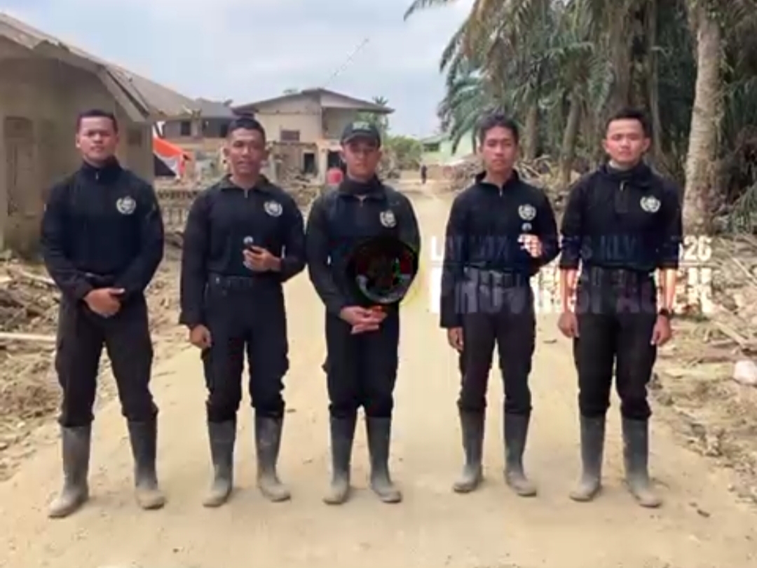 Taruna Akpol Latsitardanus di Aceh Tamiang, Bersihkan Lumpur Pasar hingga Santuni Korban Hanyut