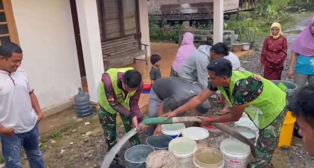 Pascabencana Banjir, Paldam XX/TIB Suplai Air Bersih untuk Warga Korong Gadang