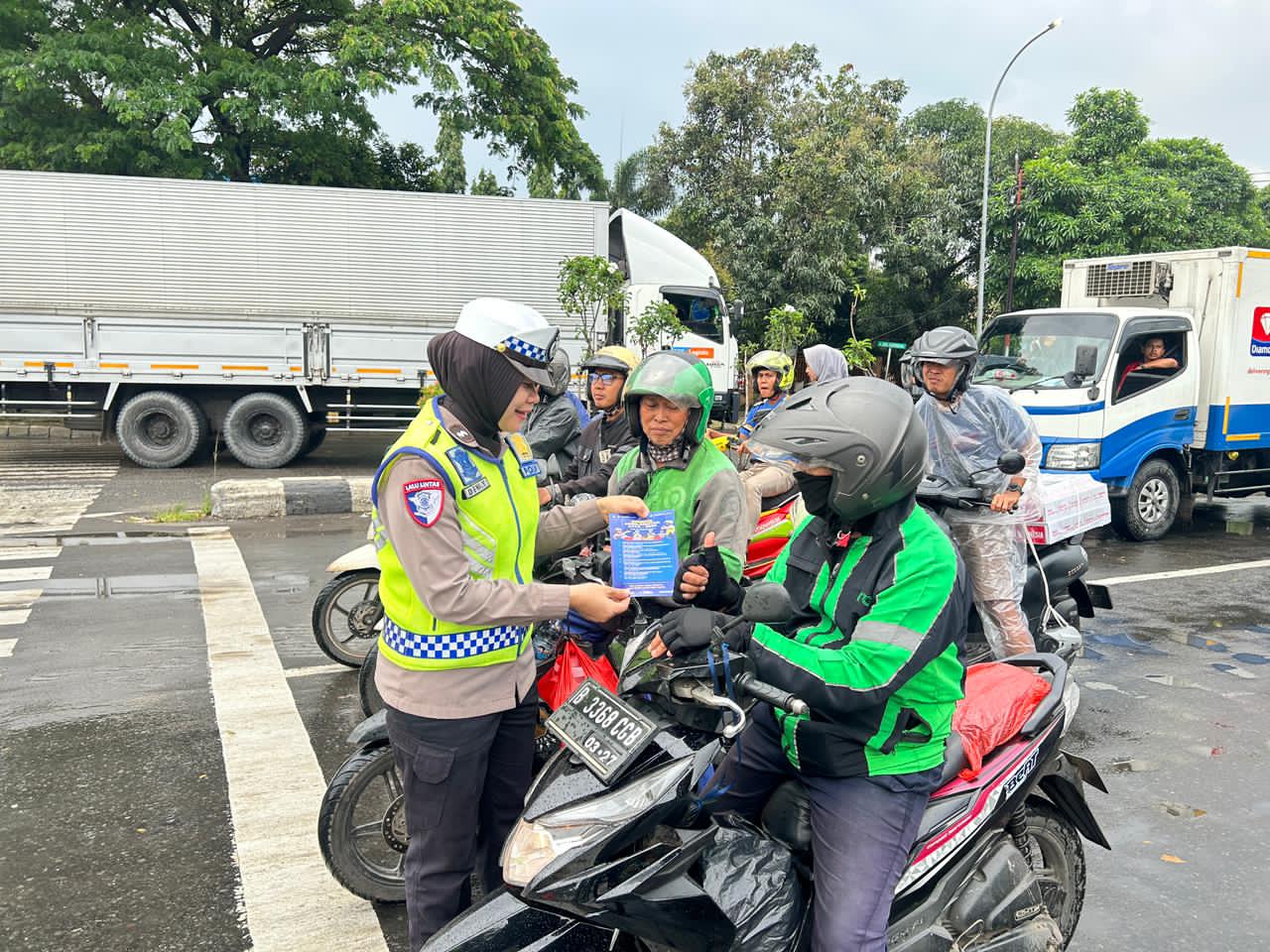Sasar Jalan Raya Dan Lampu Merah, Satlantas Tangerang Kota Gencarkan Edukasi Keselamatan