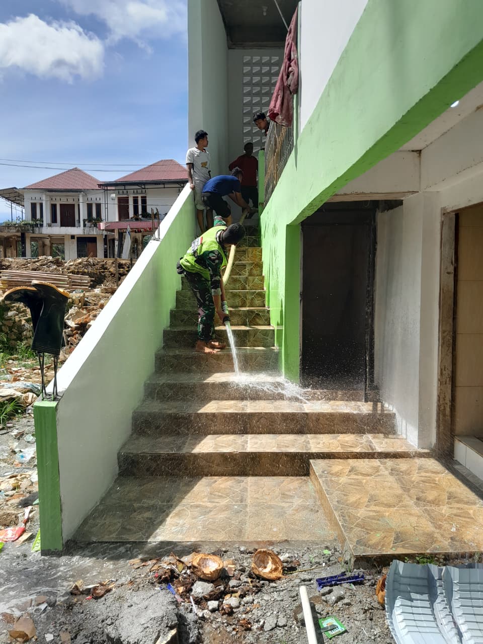 Sambut Ramadhan, TNI Bersihkan Tempat Ibadah dan Serahkan Sumur Bor di Agam