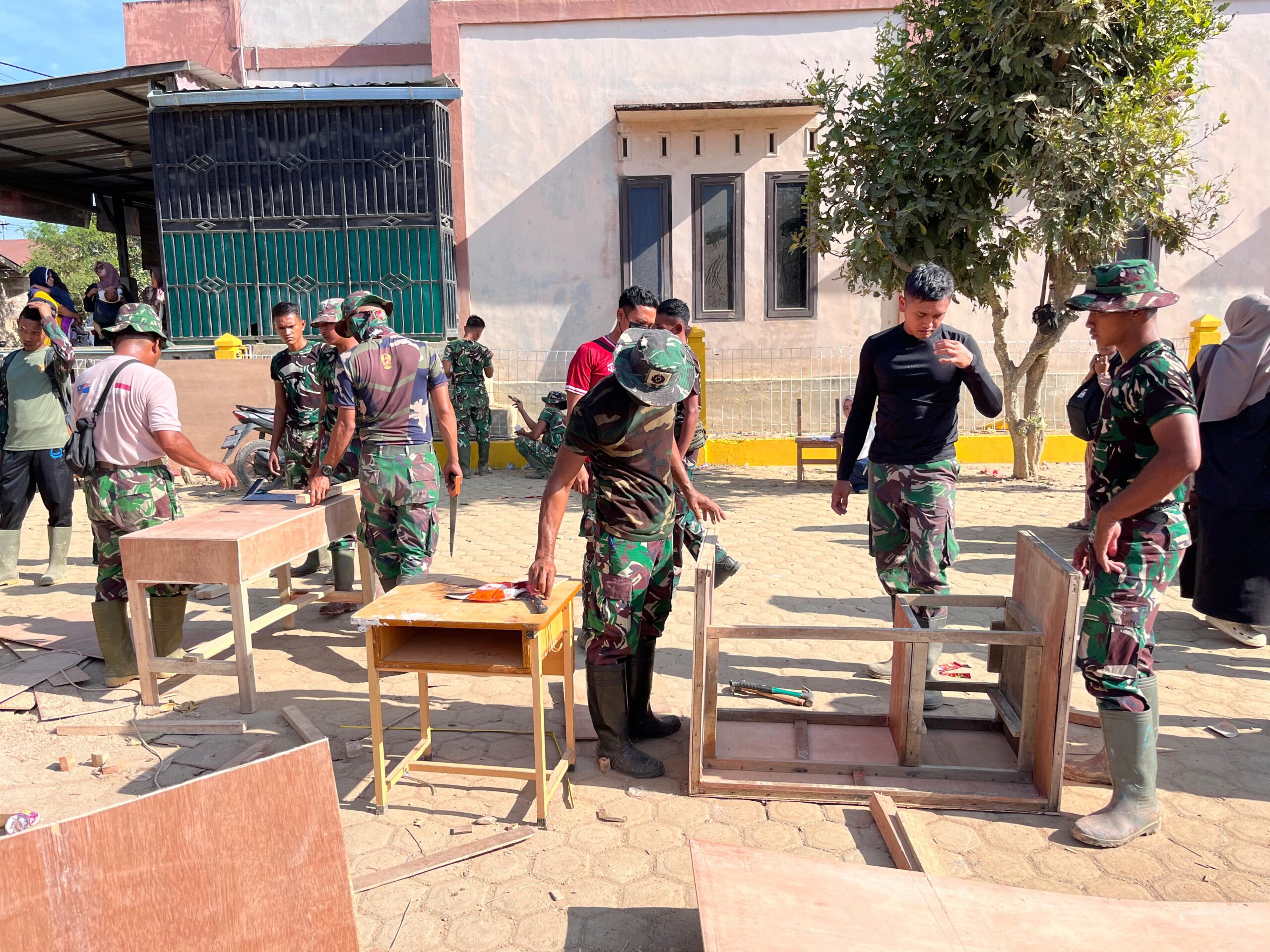 Rusak akibat Banjir Bandang, Yonkav 11/Macan Setia Cakti Renovasi SDN 1 Lhok Medang Ara, Aceh Tamiang