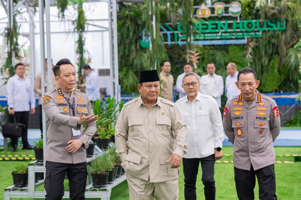 Presiden Prabowo Subianto Anugerahkan Bintang Jasa dan Satyalancana Wira Karya kepada Penggerak MBG dan Rantai Pasok SPPG Polri