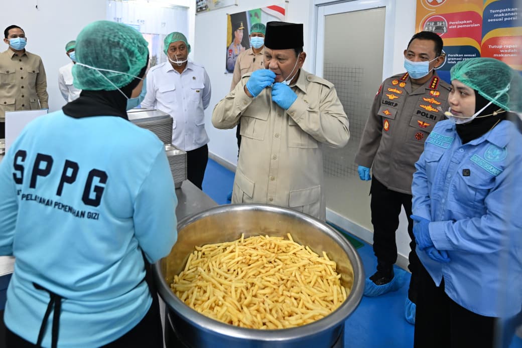 Perkuat Program MBG, Presiden Prabowo Resmikan 1.072 SPPG dan 18 Gudang Ketahanan Pangan serta Groundbreaking 107 SPPG Polri