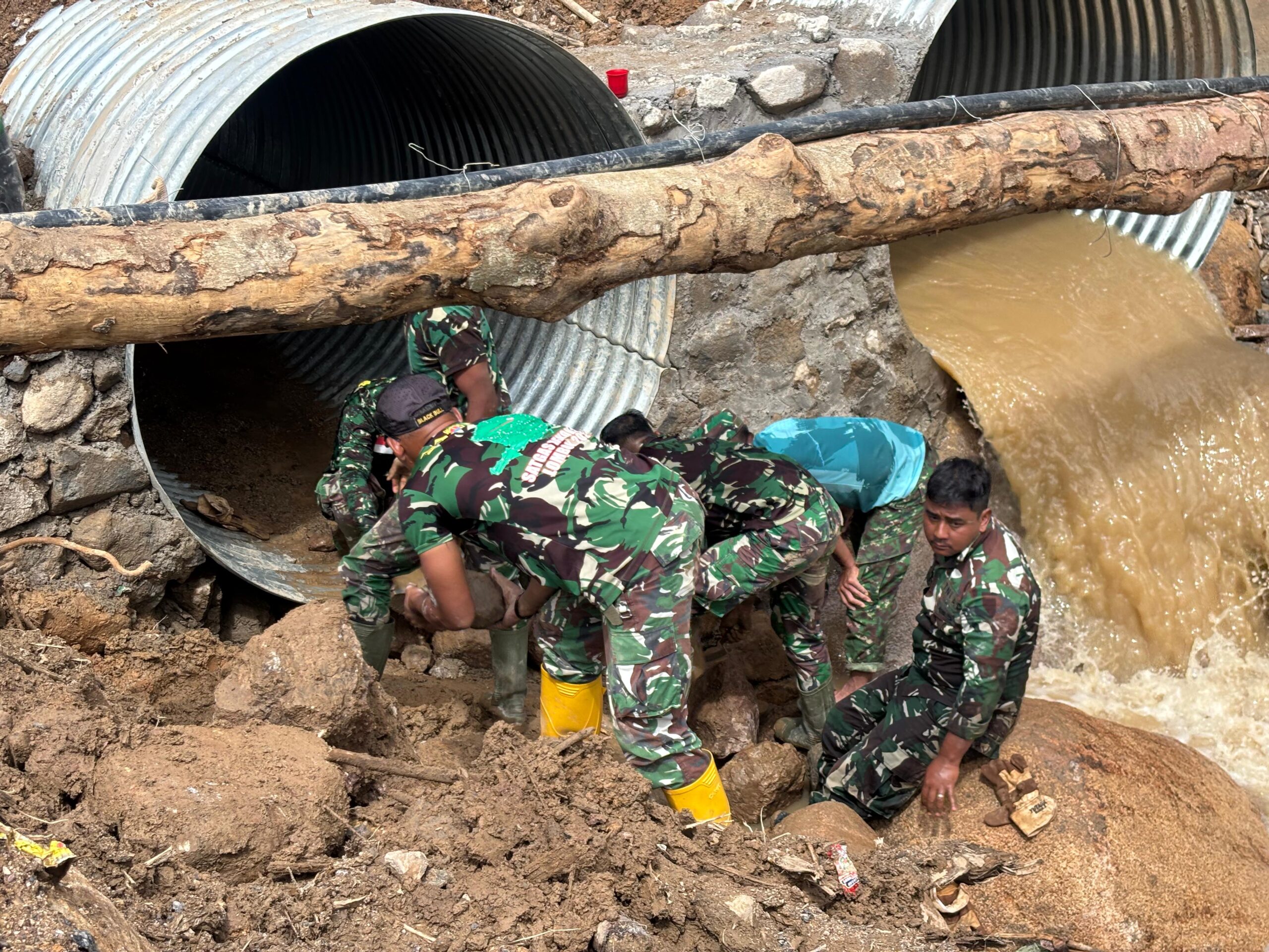 Satgas Gulbencal Yonzipur 5/ABW Percepat Pembangunan Jembatan Aramco di Mesidah Bener Meriah