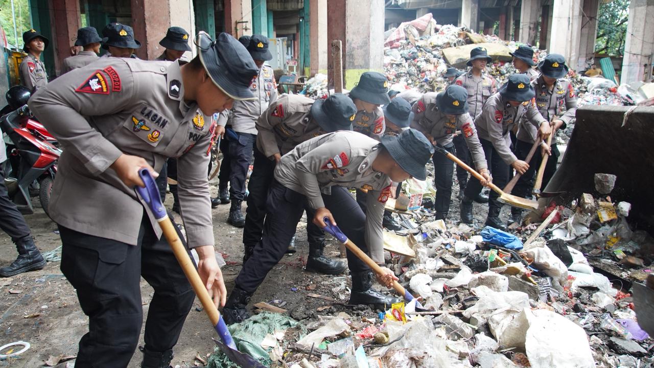 Gerakan “Bang Jasri” Digelar, Kapolda Metro Jaya Ajak Warga Jadikan Bersih Lingkungan sebagai Budaya