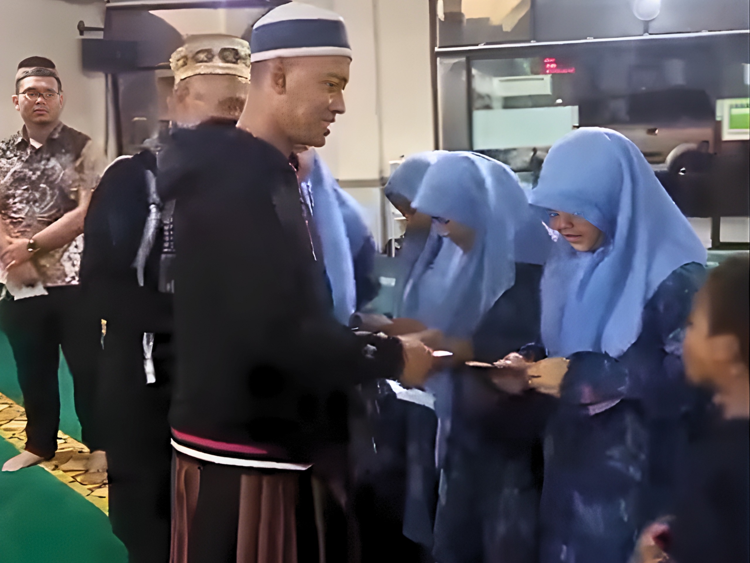 Brimob Metro Jaya Tebar Kepedulian, Gelar Buka Puasa Bersama dan Santunan Anak Yatim