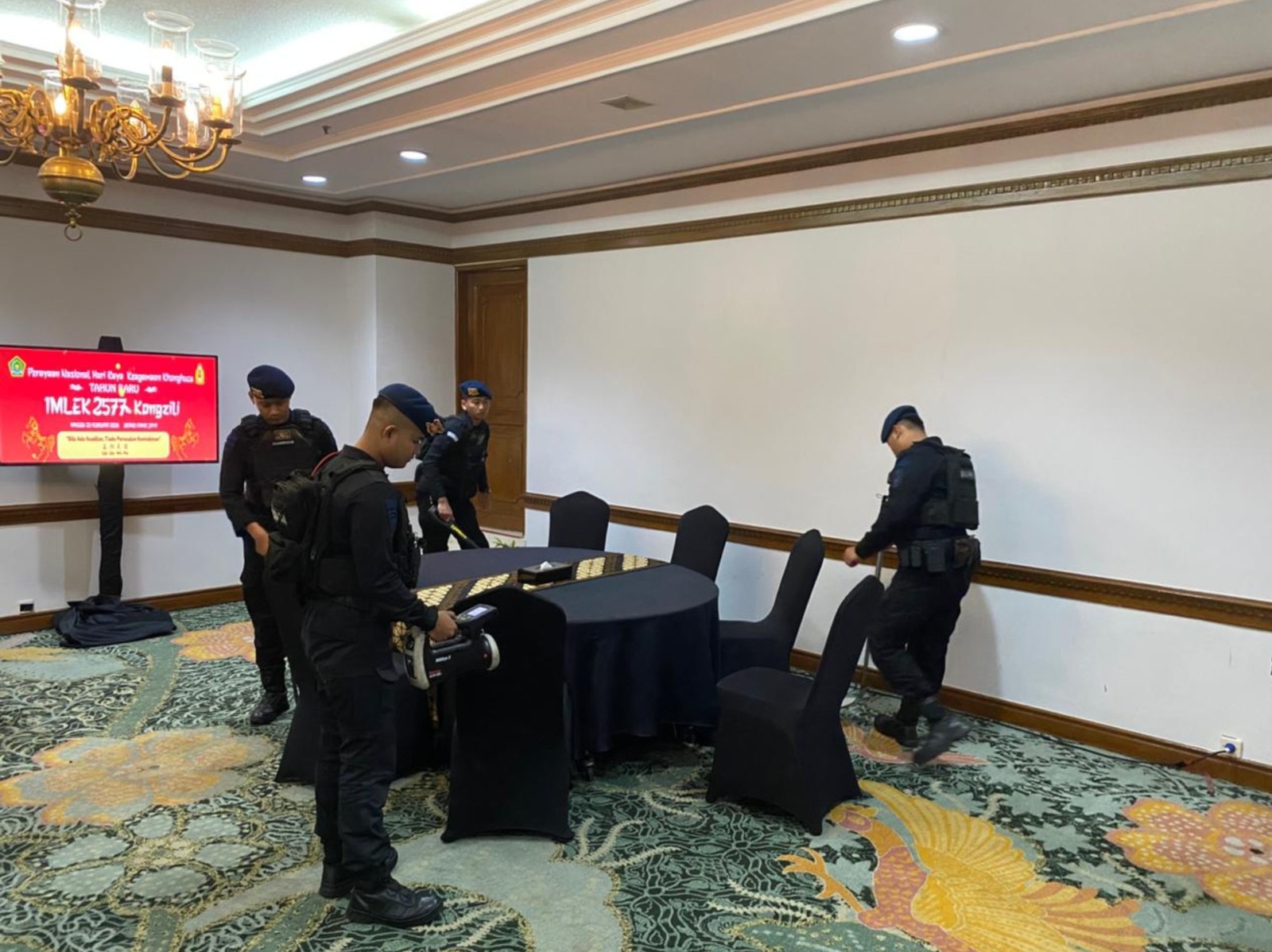 Brimob PMJ Pastikan Keamanan Perayaan Imlek 2577 Kongzili di Hotel Grand Sahid Jaya