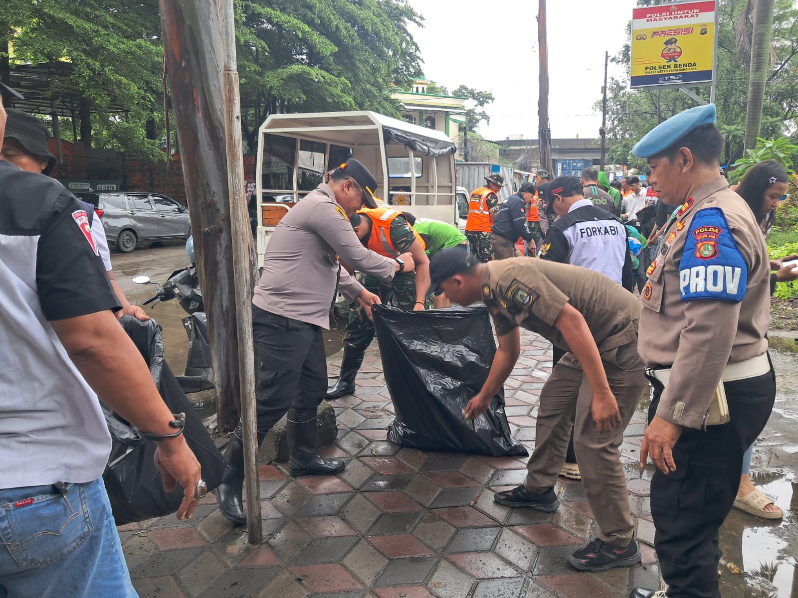 77 Personel Gabungan Turun ke Jalan, Wujud Sinergi Jaga Lingkungan di Kecamatan Benda
