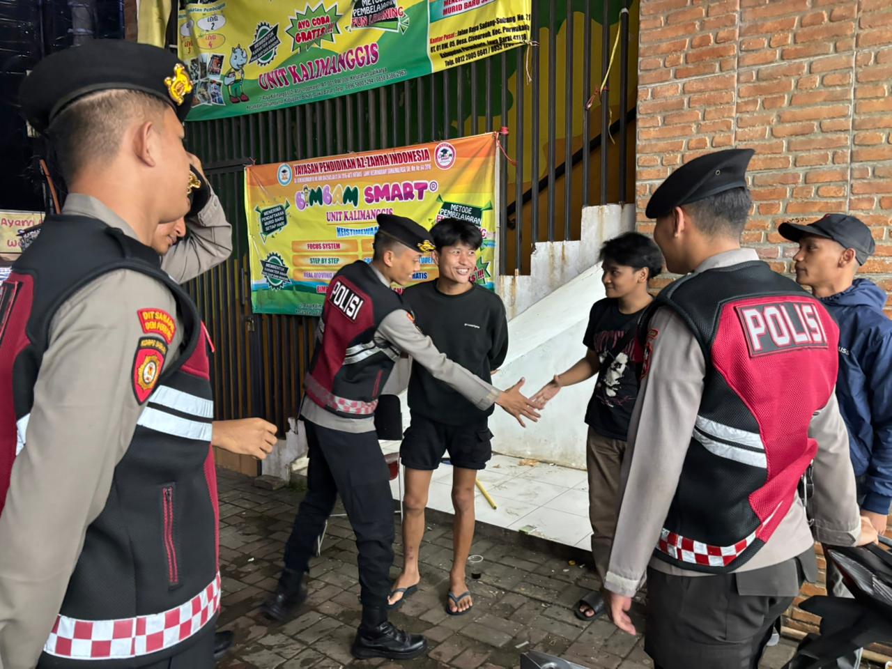 Jaga Kondusivitas Malam Hari, Detasemen Perintis Ditsamapta Baharkam Polri Gelar Patroli Dialogis di Titik Rawan