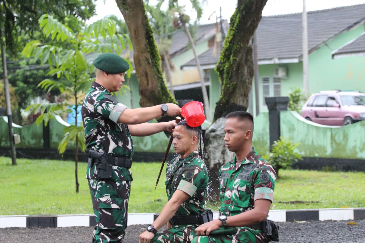 Yonif 515 UTY/9/2 Kostrad Gelar Tradisi Penyambutan Warga Baru