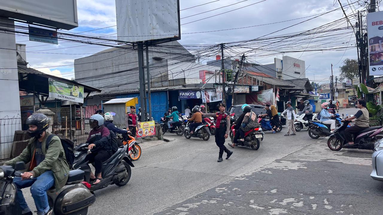 Pastikan Kelancaran Pagi Hari, Dirsamapta Korsabhara Baharkam Polri Tebar Personel di Titik Rawan Kemacetan