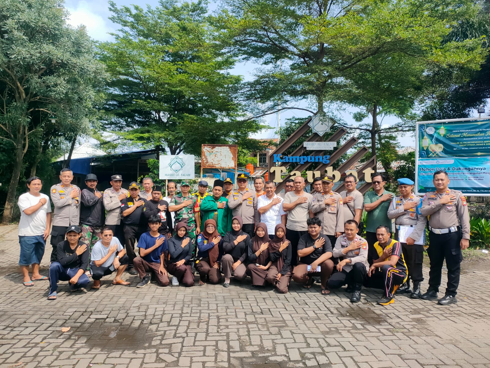 Polsek Neglasari Gelar Kerja Bhakti Program Bang Jasri di Masjid Nurul Falah