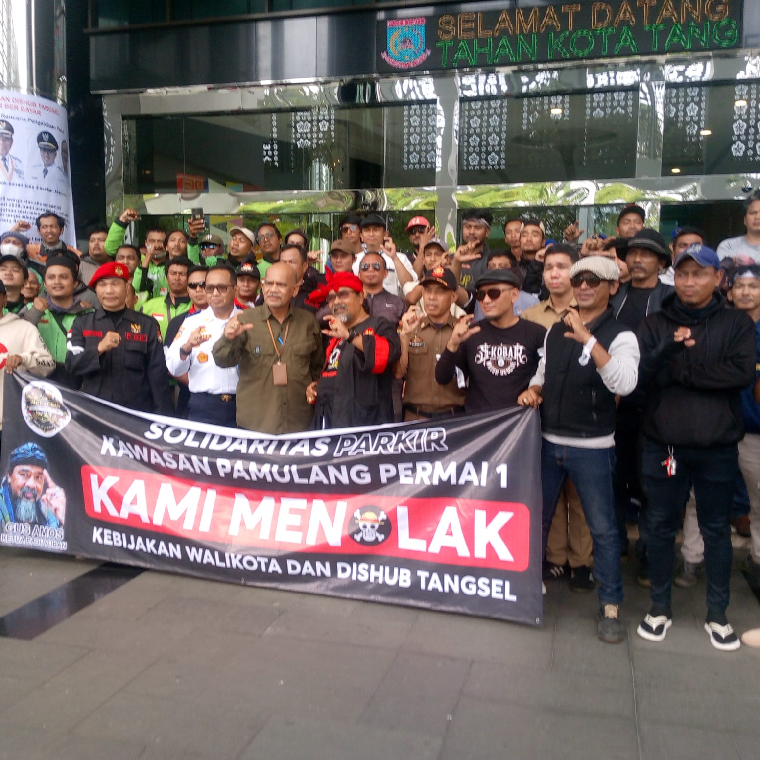 Warga Pamulang Permai 1 Gelar Aksi di Depan Balai Kota, Tuntut Pembatalan Parkir Berbayar