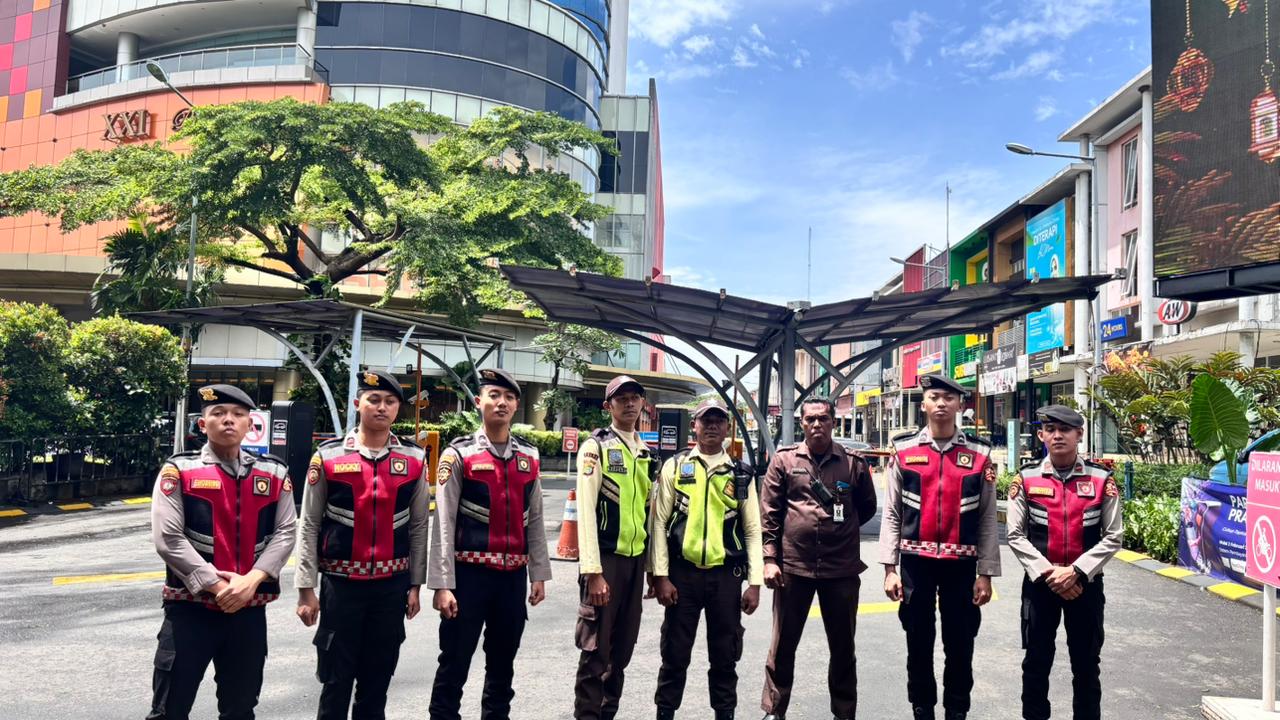 Polri Hadir di Tengah Masyarakat: Patroli Dialogis Ditsamapta Baharkam Sasar Kawasan Hunian dan Pusat Perbelanjaa