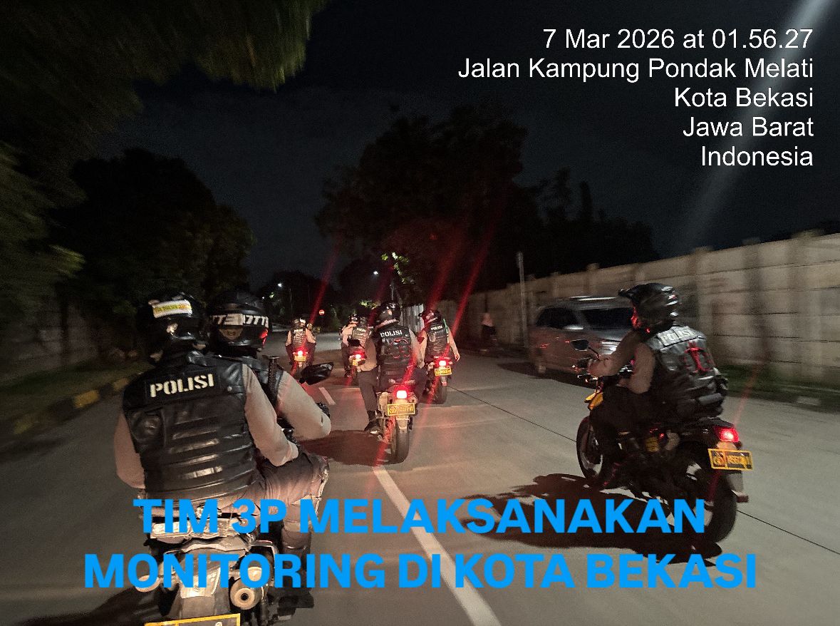 Patroli Perintis Presisi PMJ Amankan Tiga Pemuda dan 2 klewang diduga Hendak Tawuran di Hari ke-17 Ramadhan di Bekasi Kota