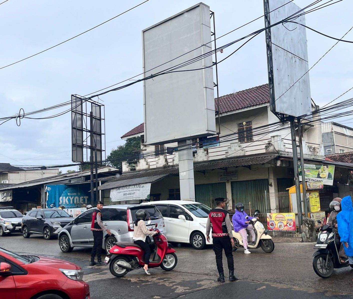 Hadirkan Rasa Aman, Detasemen Perintis Korsabhara Baharkam Polri Siaga di Titik Rawan Kemacetan Depok-Cikeas