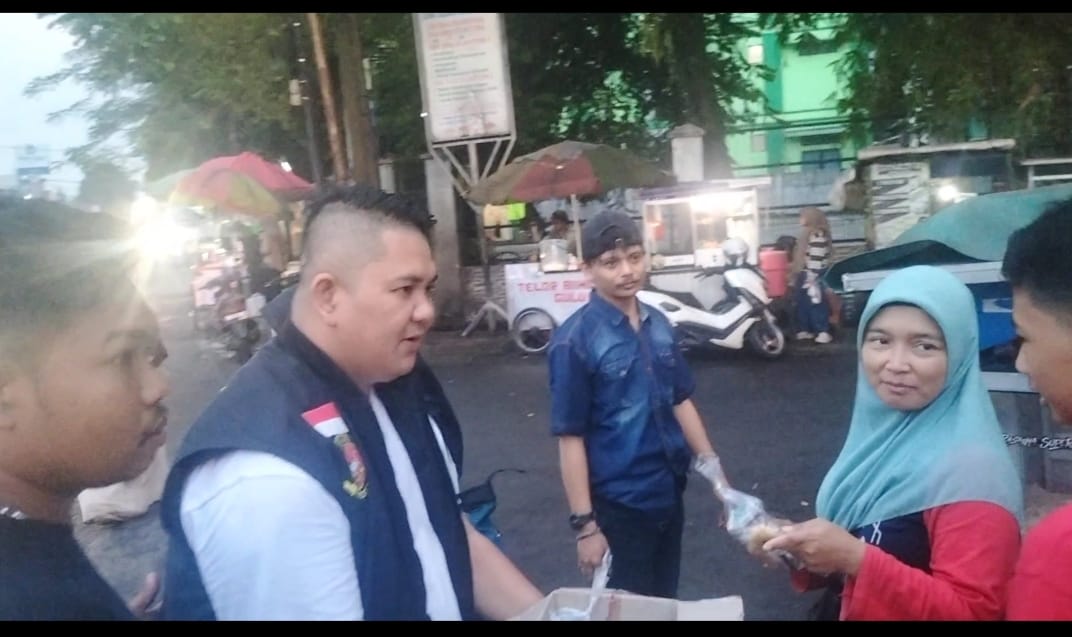 Aksi Sosial Ramadan, WN 88 Sub Unit 02 Bogor Raya Bagikan 500 Takjil untuk Pengguna Jalan di Dr. Semeru