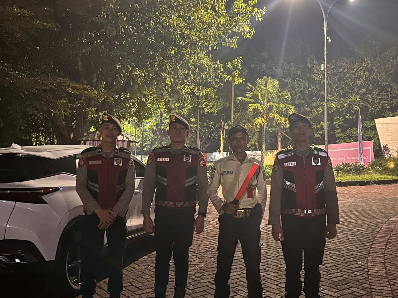 Sapa Warga Malam Hari, Personel Baharkam Polri Pastikan Keamanan Kawasan Hunian Cibubur