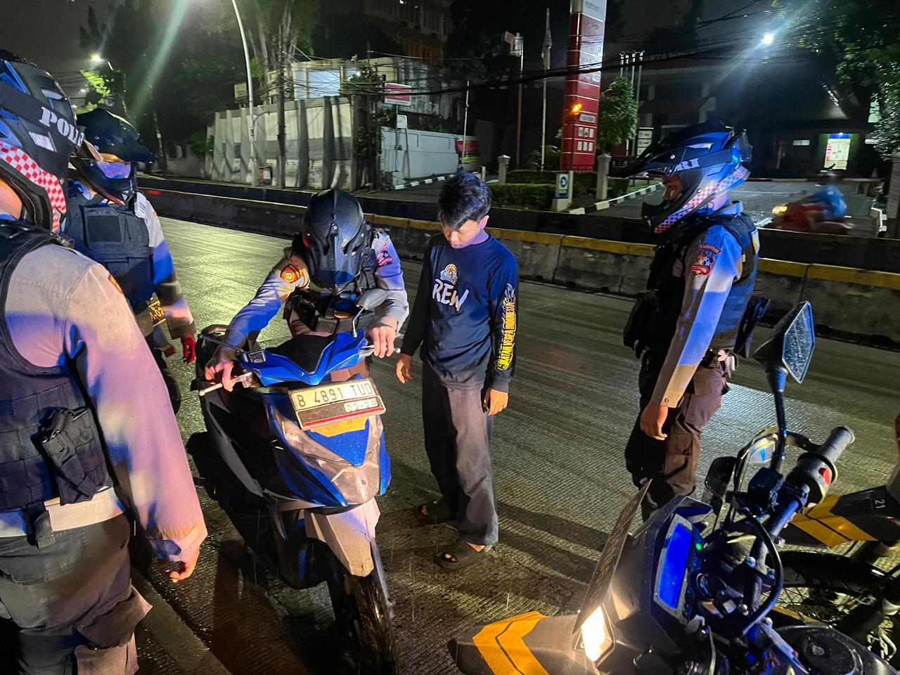 Hadir di Tengah Masyarakat, Personel Baharkam Polri Pastikan Suasana Sahur di Ibu Kota Aman Kondusif