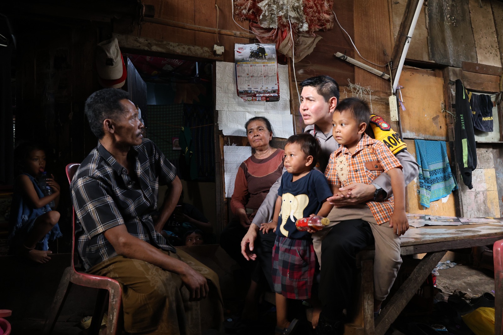 Polres Metro Jakarta Timur Lindungi Perempuan dan Anak: Fikri dan Noval Dipulangkan ke Pangkuan Ibunya