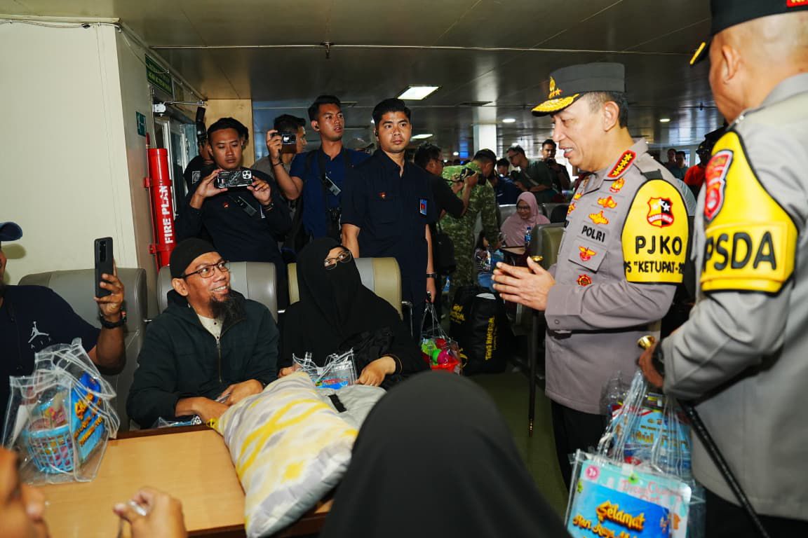 Tinjau Arus Mudik di Pelabuhan Merak, Kapolri Pastikan Beri Pelayanan Maksimal
