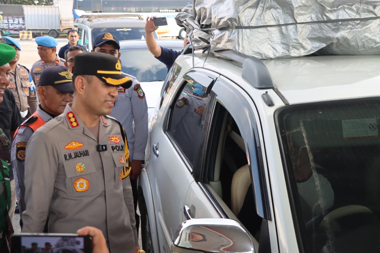 Pantau Jalur Mudik, Polisi Pastikan BBM Aman Dan Layanan Kesehatan Siap Di Rest Area KM 13,5 Tangerang-Merak