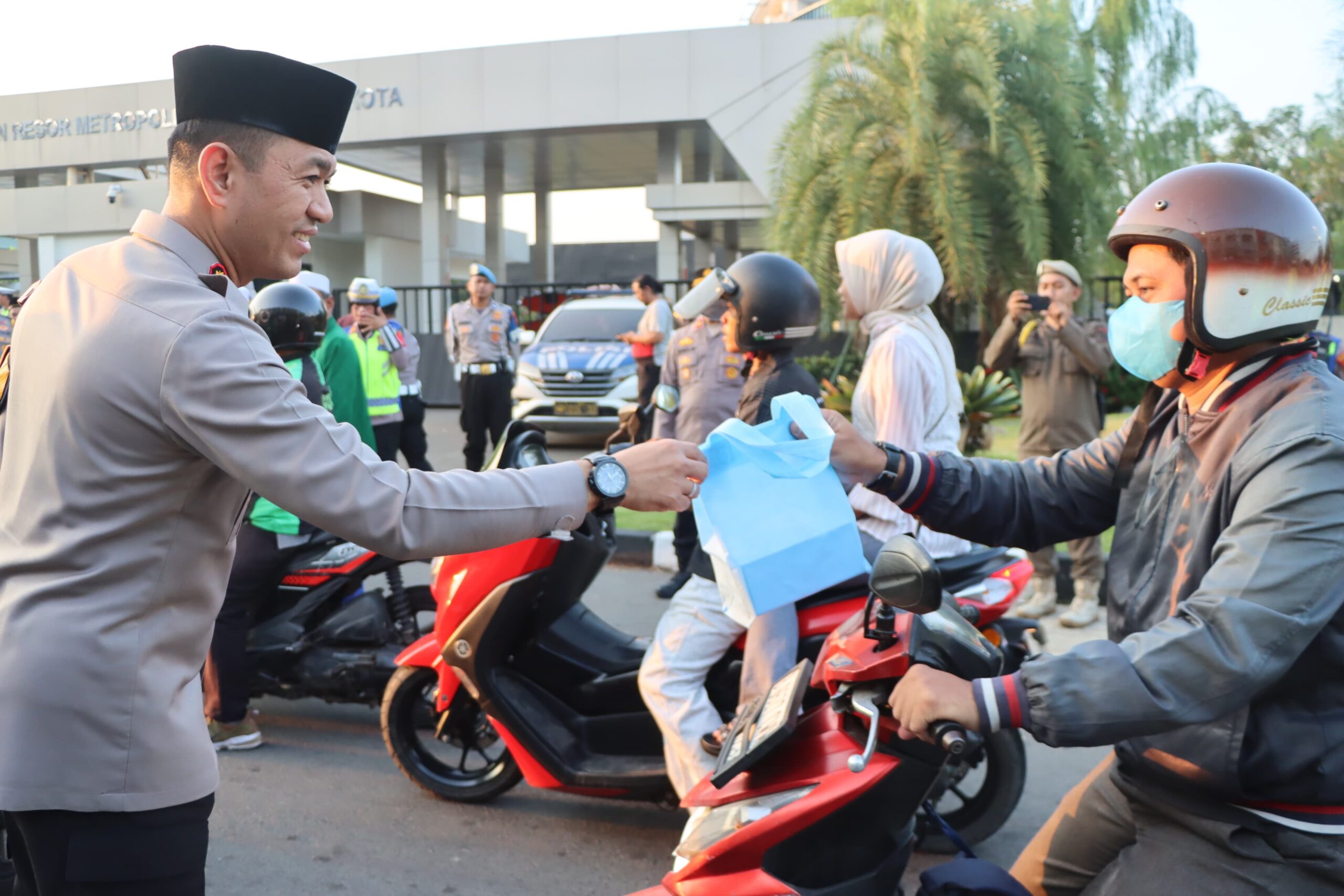 Tebar Takjil Dan Silaturahmi Ramadan, Kapolres Metro Tangerang Kota Ajak Ulama Jaga Kamtibmas