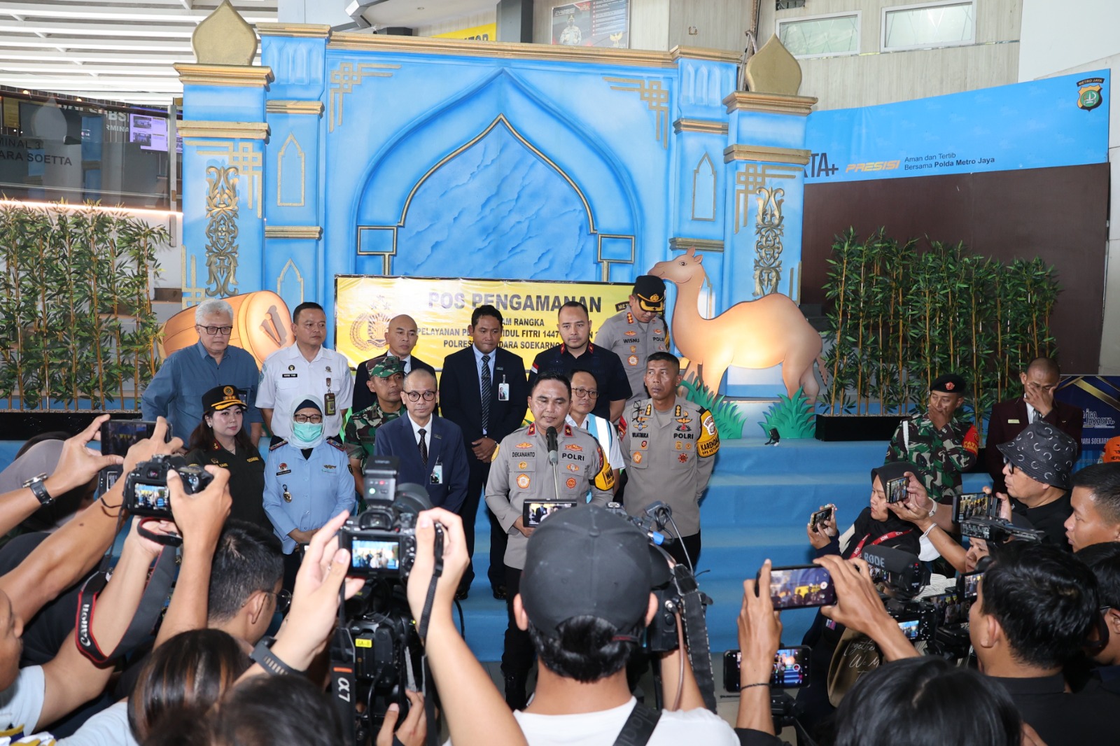 Wakapolda Metro Jaya Brigjen Pol Dekananto Eko Purwono Bersama Kapolres Bandara Soekarno Hatta Meninjau Arus Mudik Terminal 3 